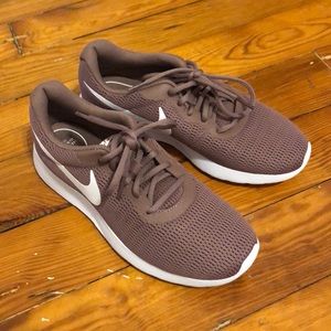NIKE Women’s Tanjun